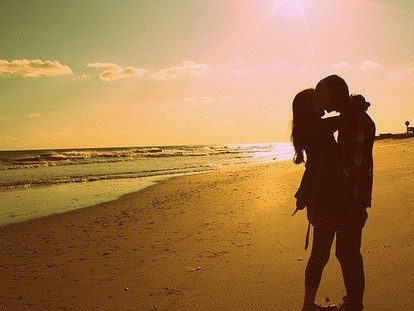 情人节短语 浪漫只是爱情海洋中的一朵浪花